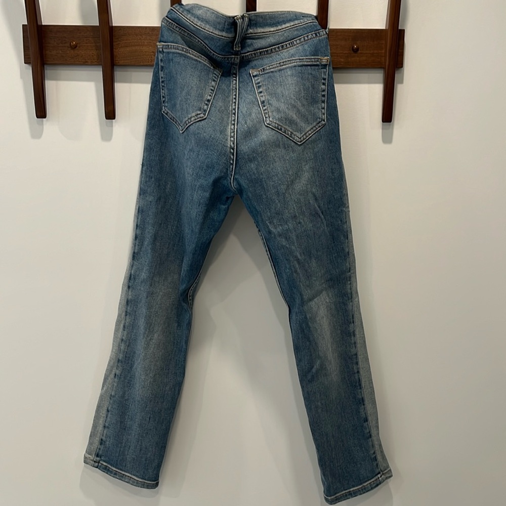 Vineyard Vines jeans. Size 26. Medium to light denim
